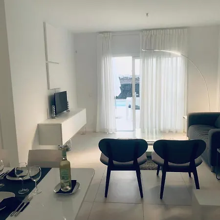 Trendy Casa Linea Ferienhaus
